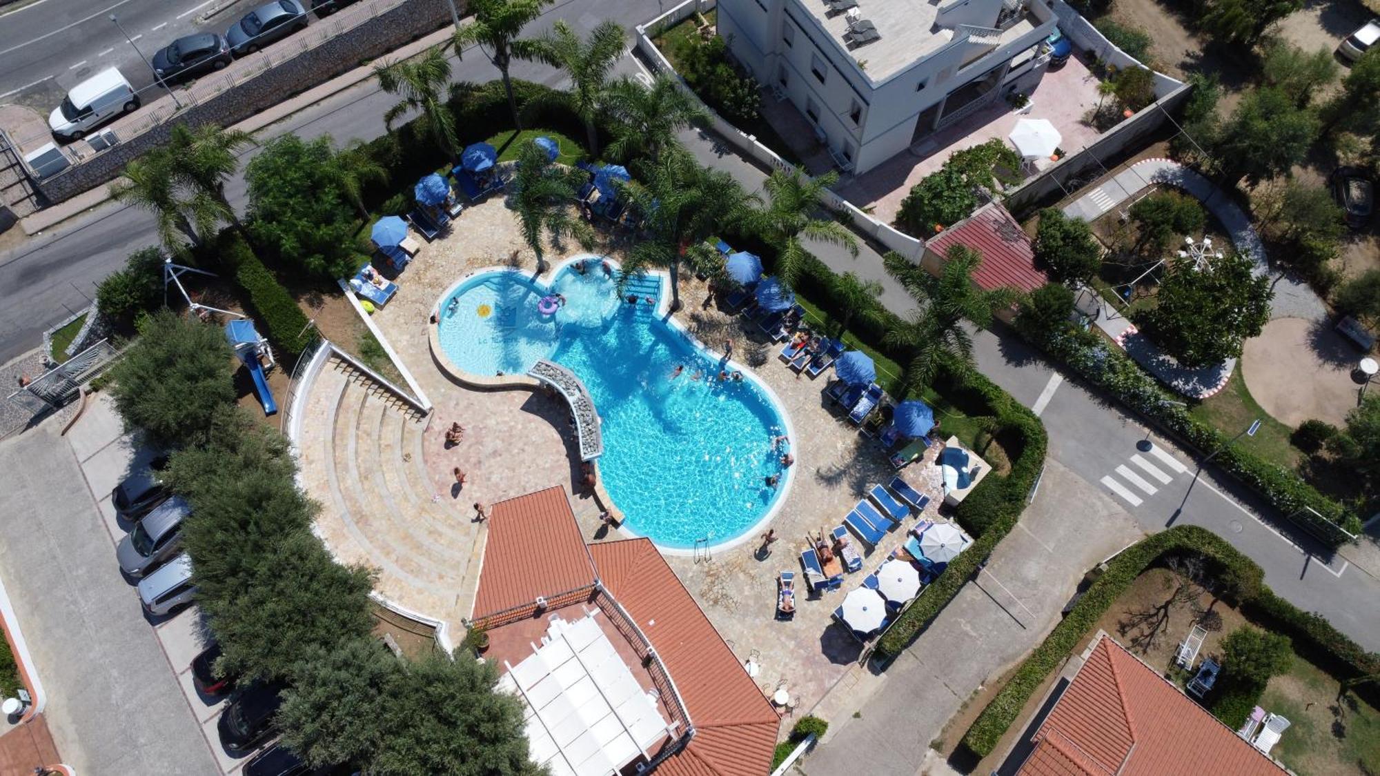 Residence Hotel La Taverna Capo Vaticano Esterno foto